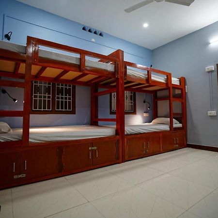 Хостел Nomad House Пондичерри Экстерьер фото